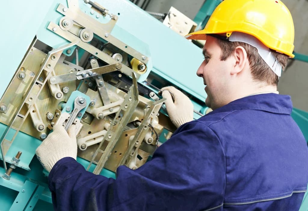 Капитальный ремонт лифтов и лифтового оборудования в Крыму | СпецЛифтМонтаж